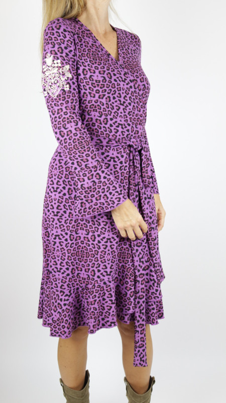 Supermarkt bestellen buitenspiegel Tante Betsy jurk Wrap leopard paars | shop Tante Betsy bij Kekke Jurkjes