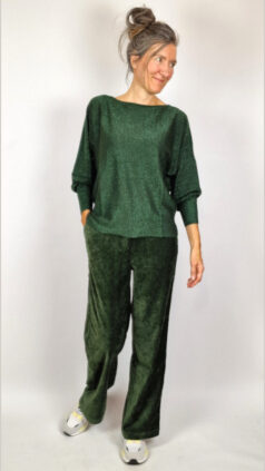 surkana-top-boatneck-green-broek-velvet-green