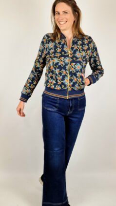 lalamour-bomber-jacket-nora-royal-surkana-jeans-pockets